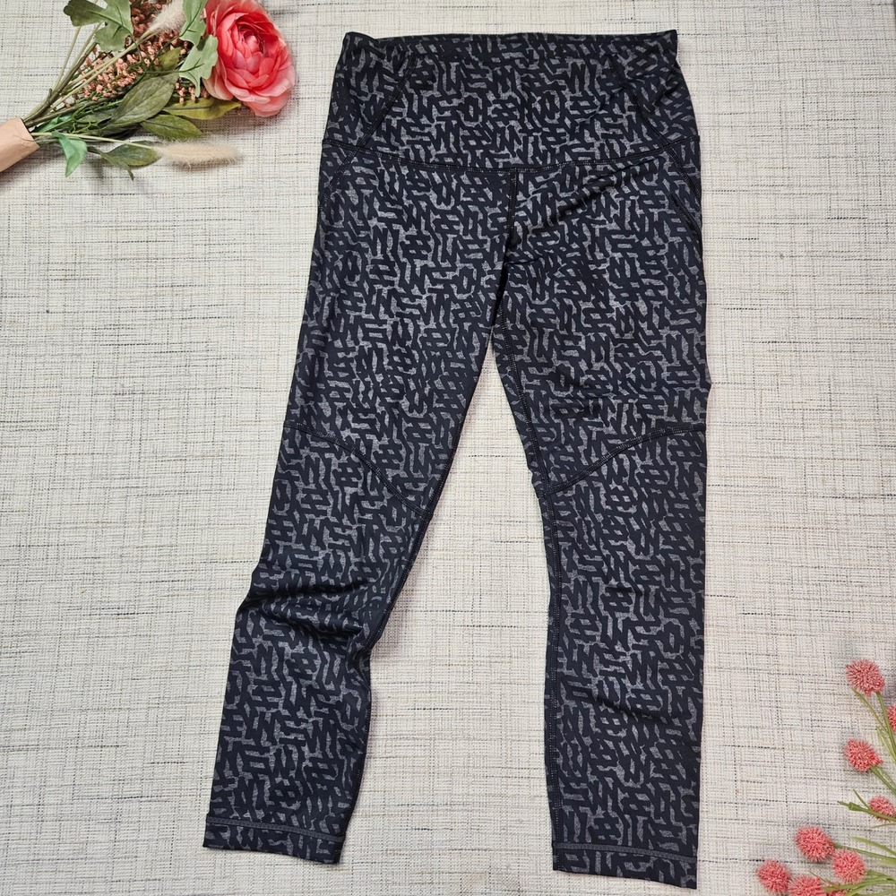 Lululemon Tight Stuff Tight II 7/8 Leggings‎ Black Grey Geometric Print Size 6